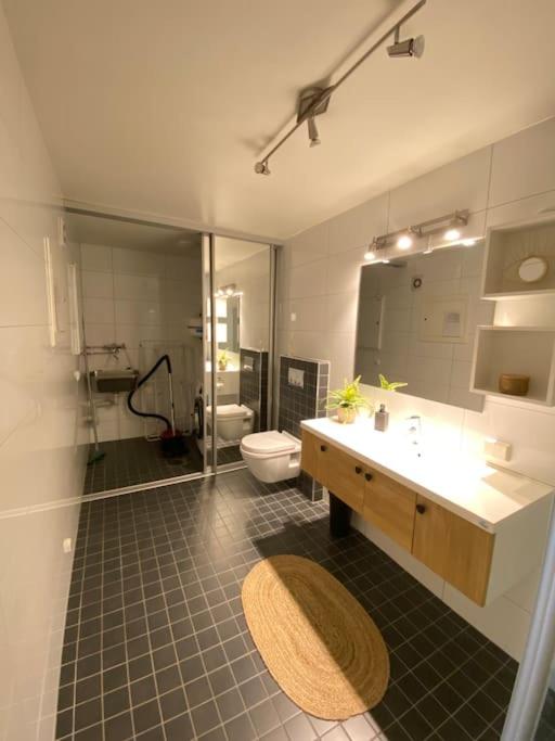 Central and family friendly apartment with parking view 5