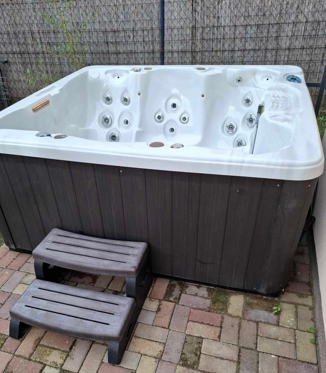 Rigófészek Apartmanház
