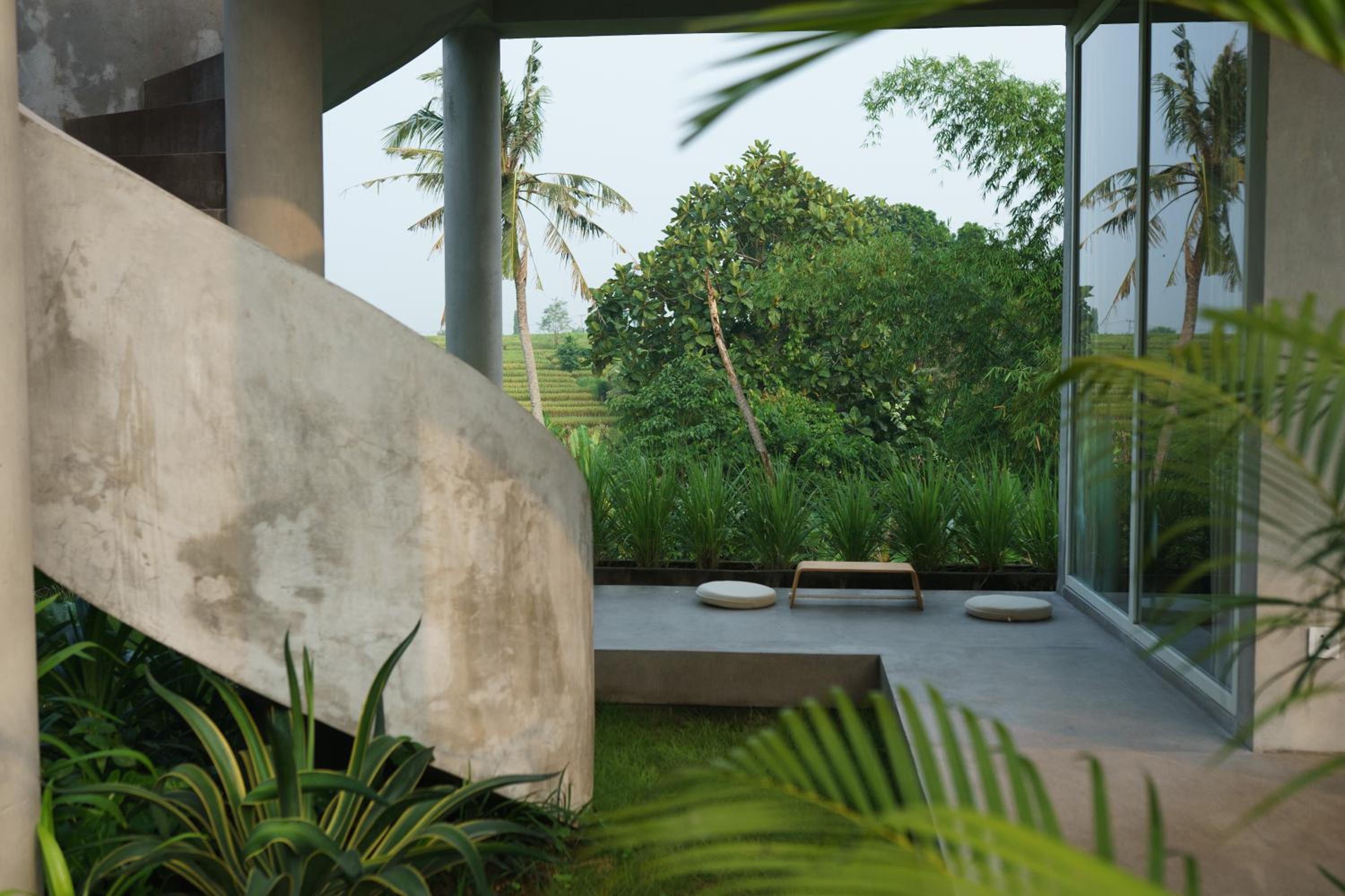 Designer LUXE Pool & Garden Villa! Rooftop, Ricefields, Beach 10mins - Canggu view 3