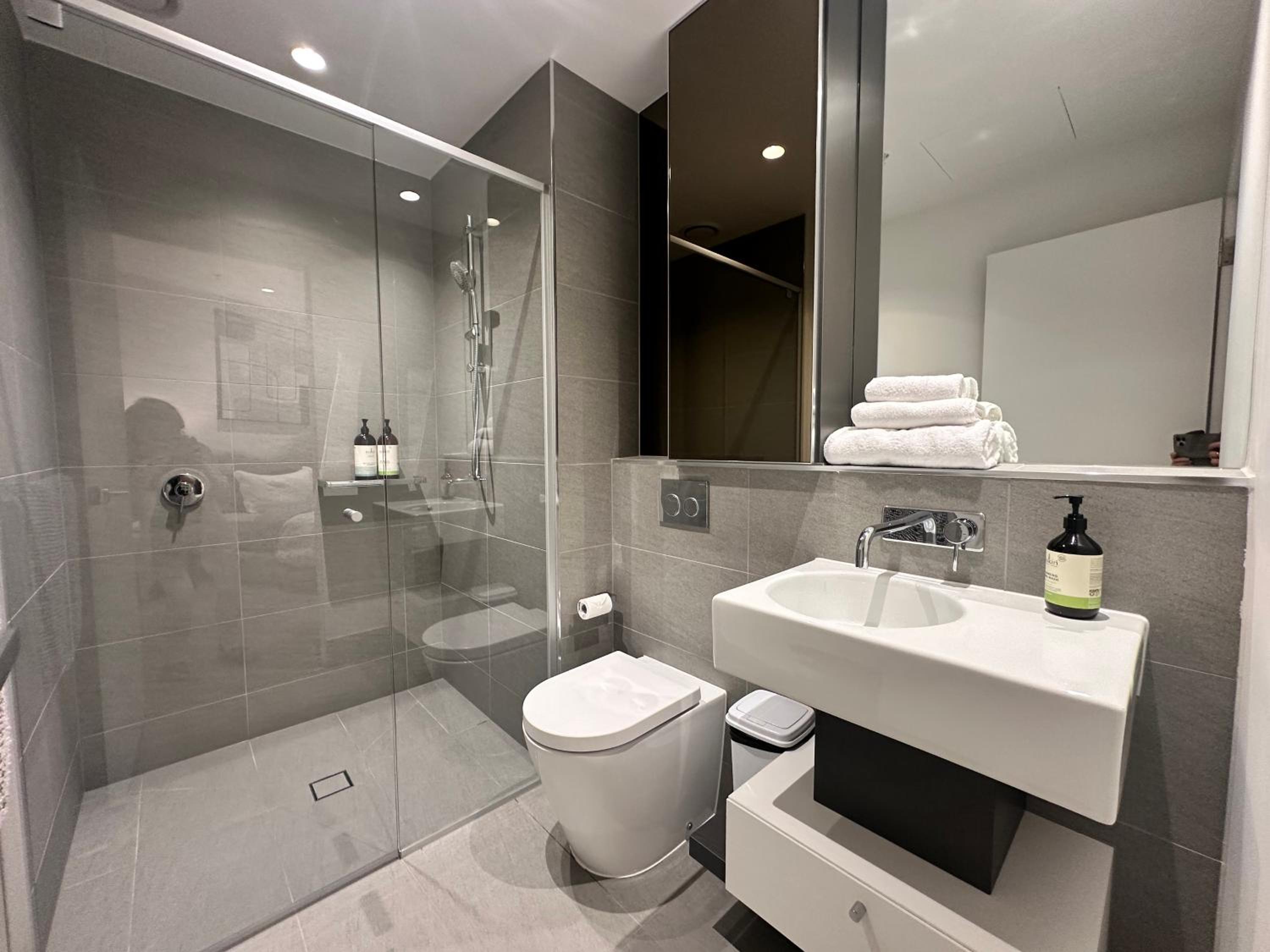 The West Horizon Executive Residence REL841