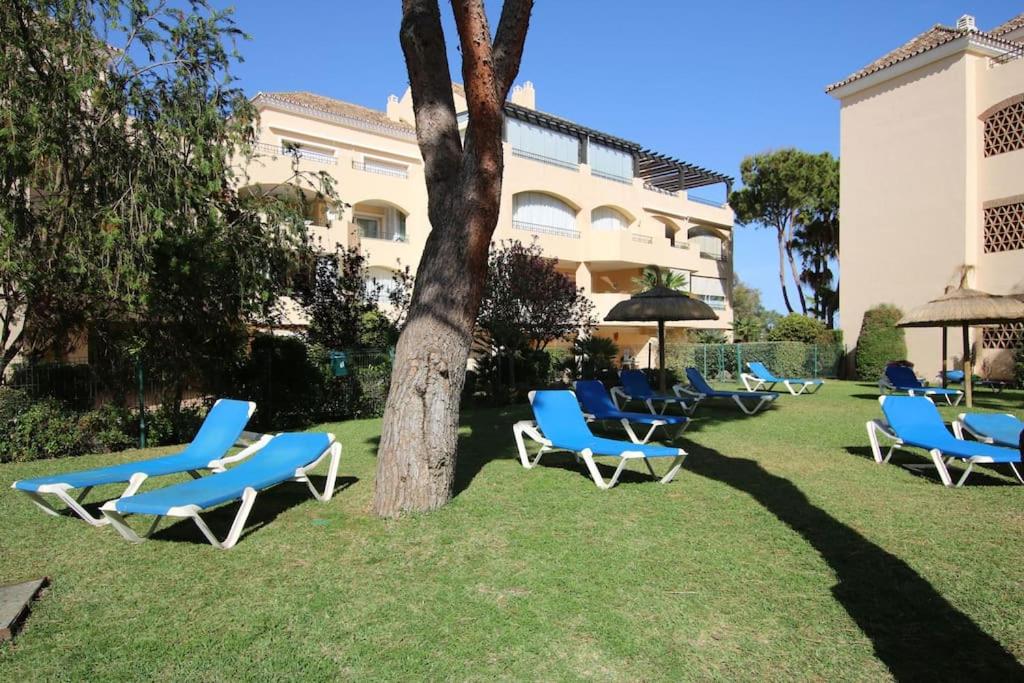 Cosy beach side apartment overlooking the pool