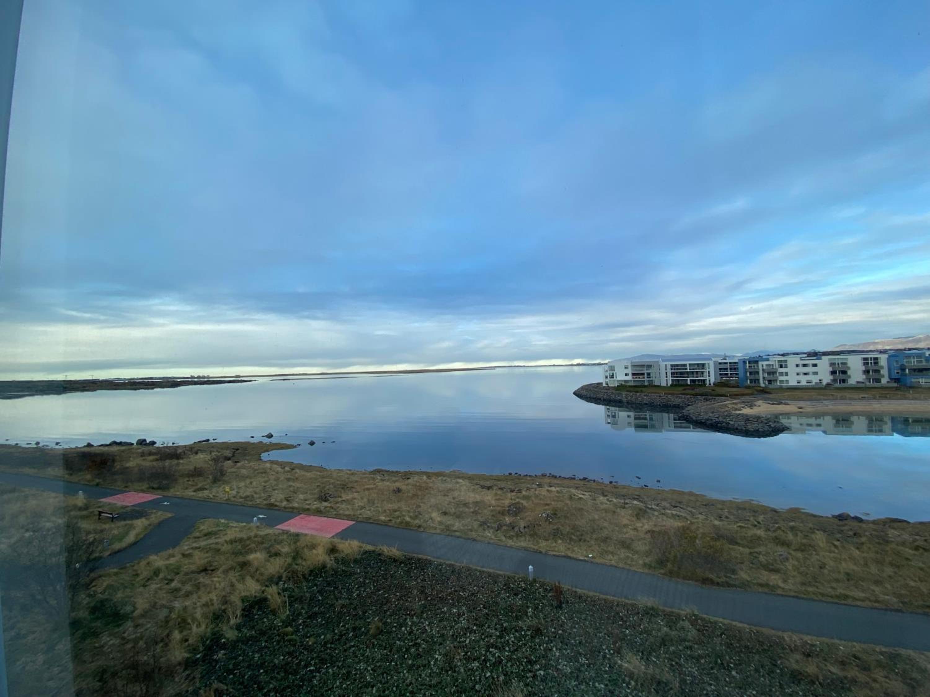 Beautiful and Luxurious Oceanfront Apartment view 4