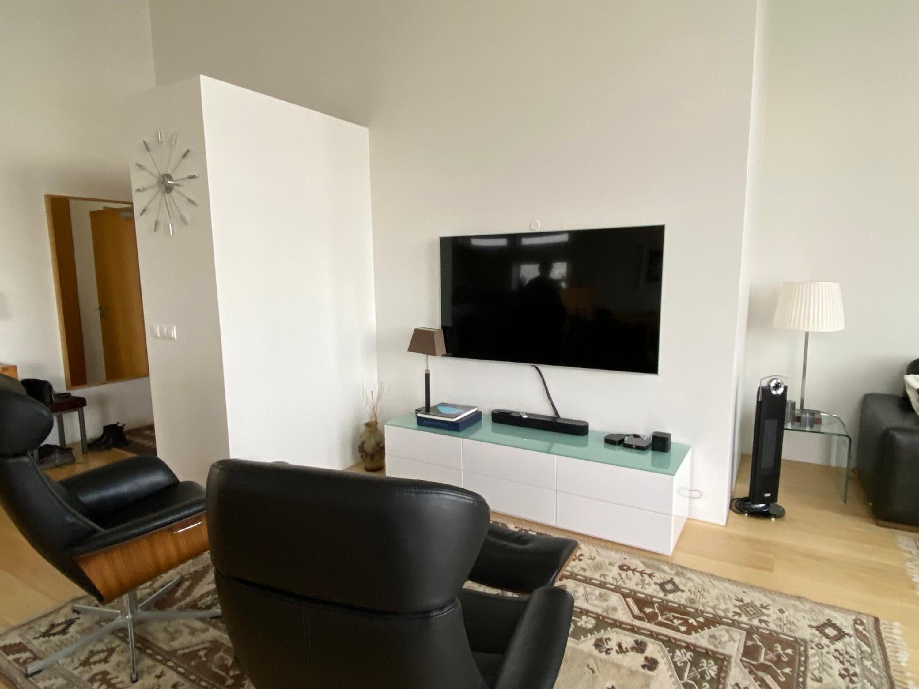 Beautiful and Luxurious Oceanfront Apartment view 5