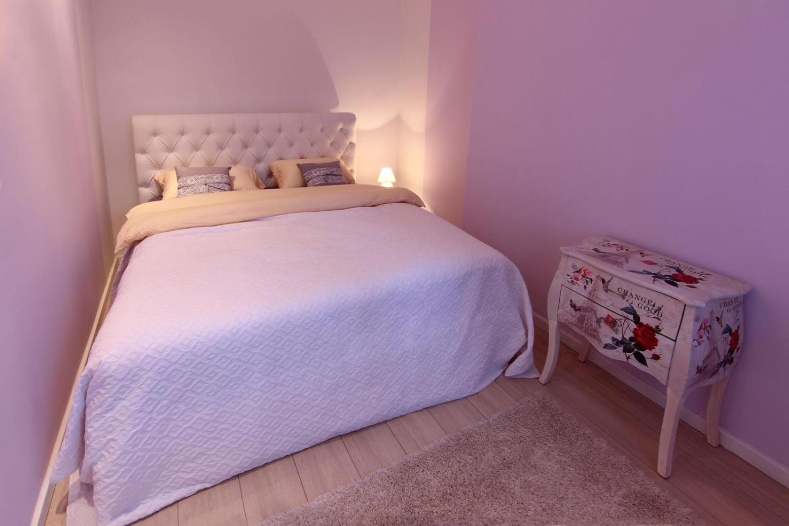 Wooden Cozy Central Crib view 2