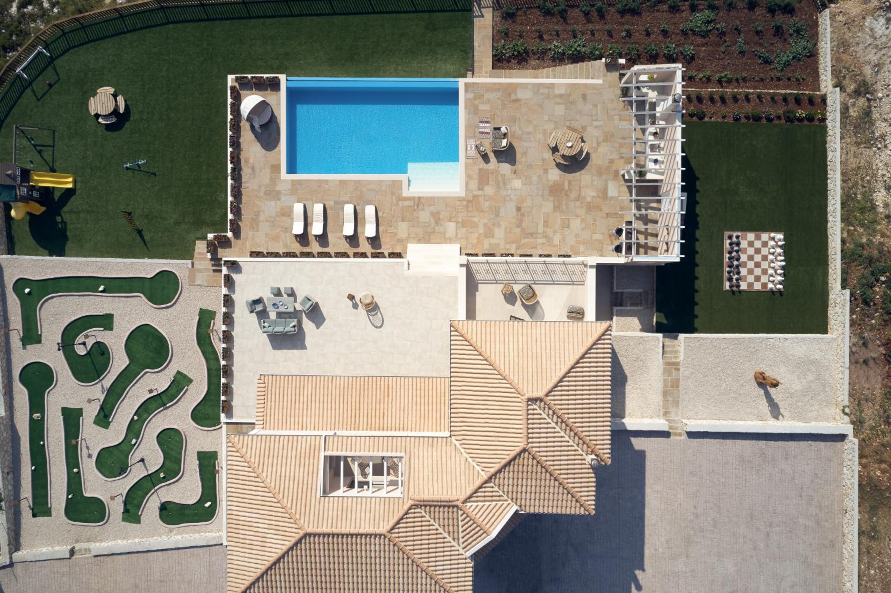 Karousa Villa - A luxury retreat with stunning views, by Zantewize