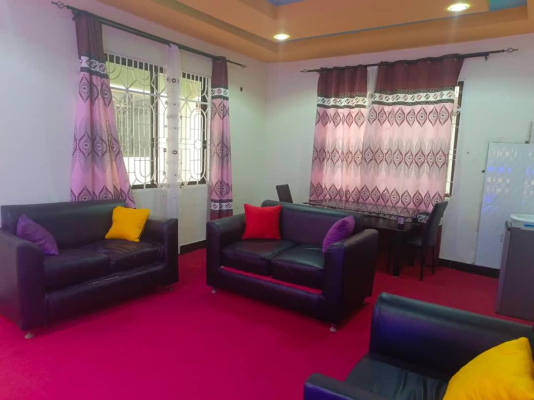 Desmond HOMESTAY