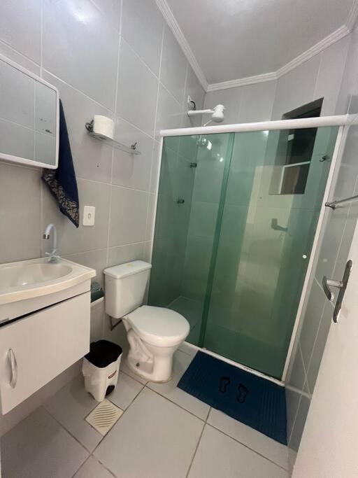 Casa 1 km da Praia Enseada com Garagem