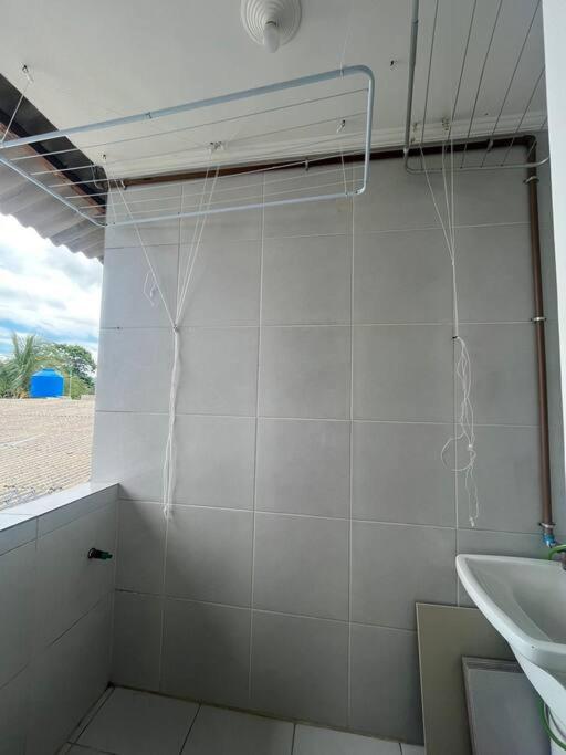 Casa 1 km da Praia Enseada com Garagem