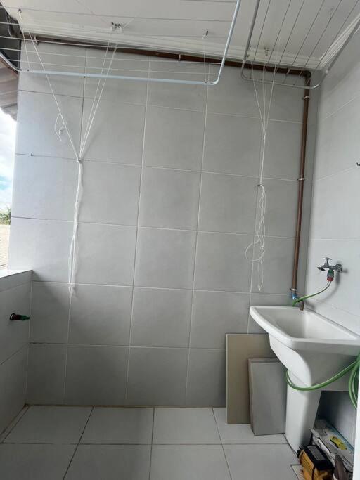 Casa 1 km da Praia Enseada com Garagem