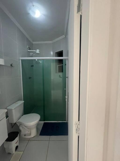 Casa 1 km da Praia Enseada com Garagem