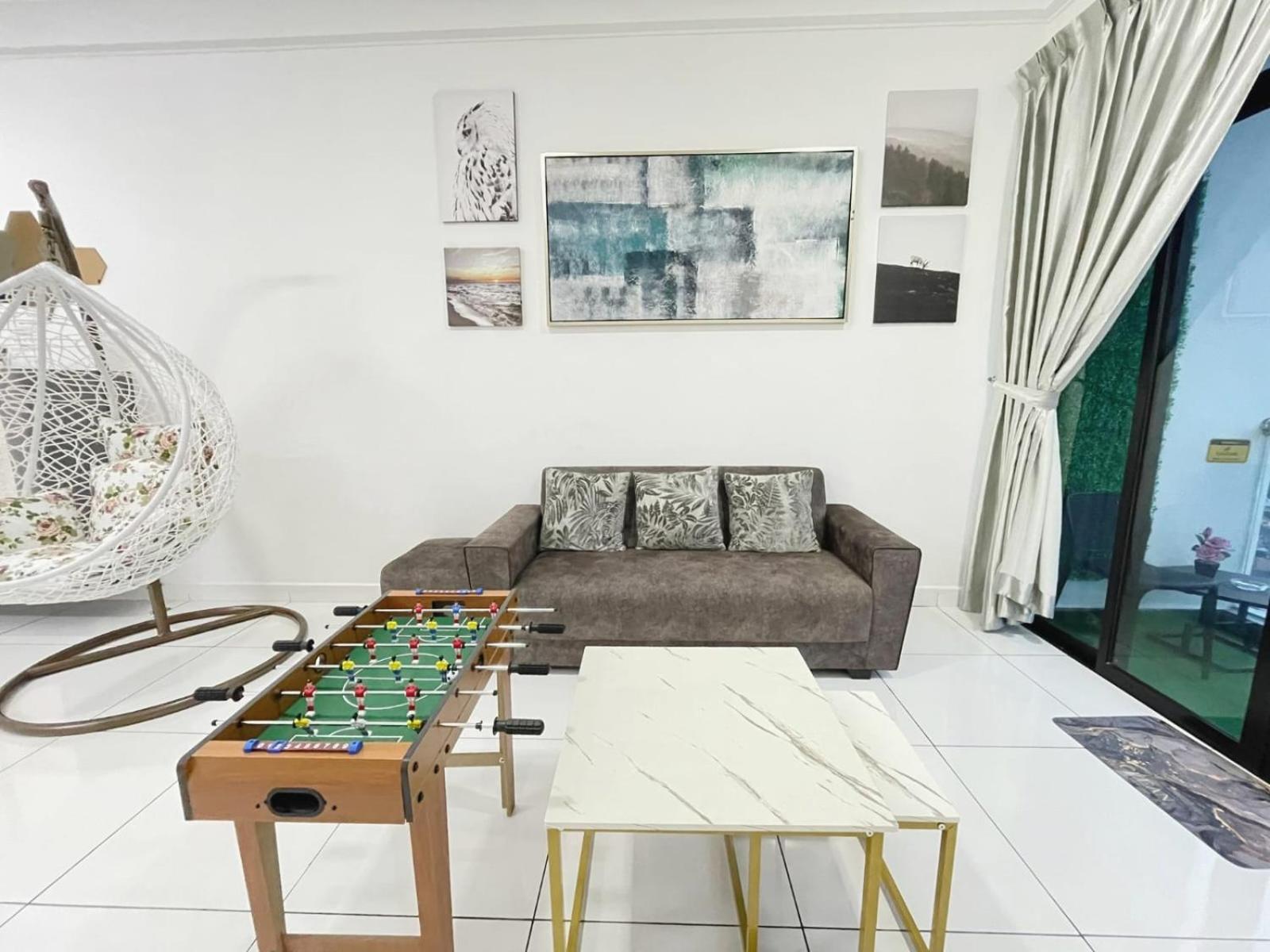 PLATINO, Huge Family 3BR Suite, Few steps to Paradigm Mall & Escape JB