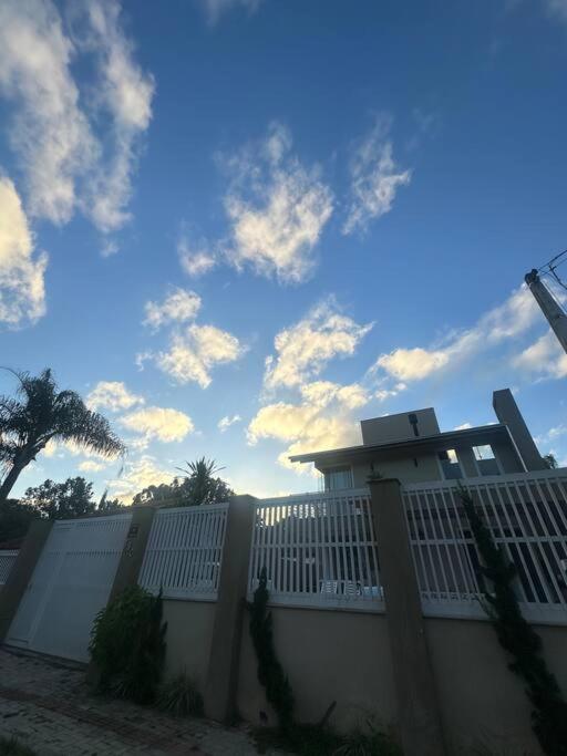 Casa com 3 quartos e piscina no Mariscal