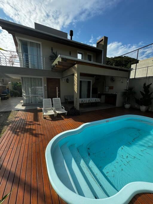 Casa com 3 quartos e piscina no Mariscal