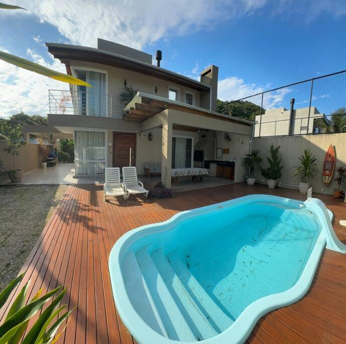 Casa com 3 quartos e piscina no Mariscal