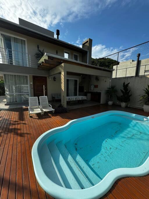 Casa com 3 quartos e piscina no Mariscal