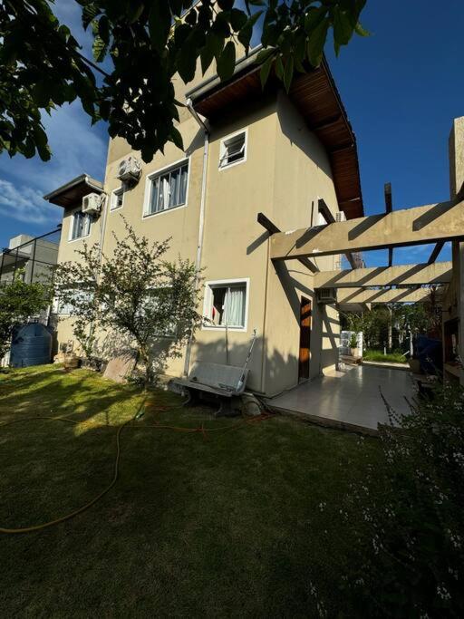 Casa com 3 quartos e piscina no Mariscal