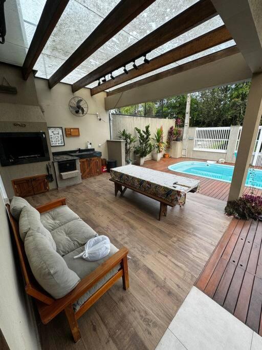 Casa com 3 quartos e piscina no Mariscal