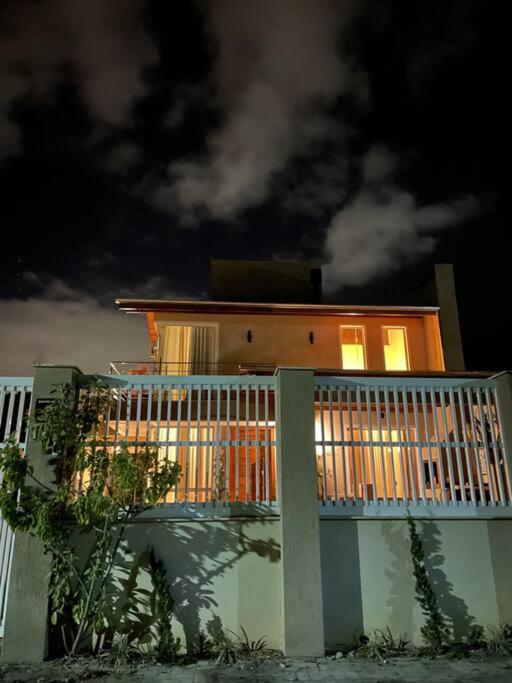 Casa com 3 quartos e piscina no Mariscal