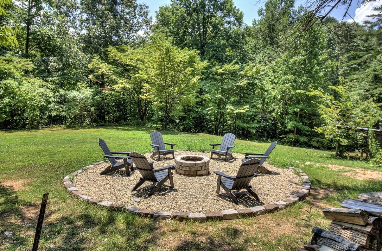 A Secluded Hideaway 3 bedroom 3 bath located in Gatlinburg view 4