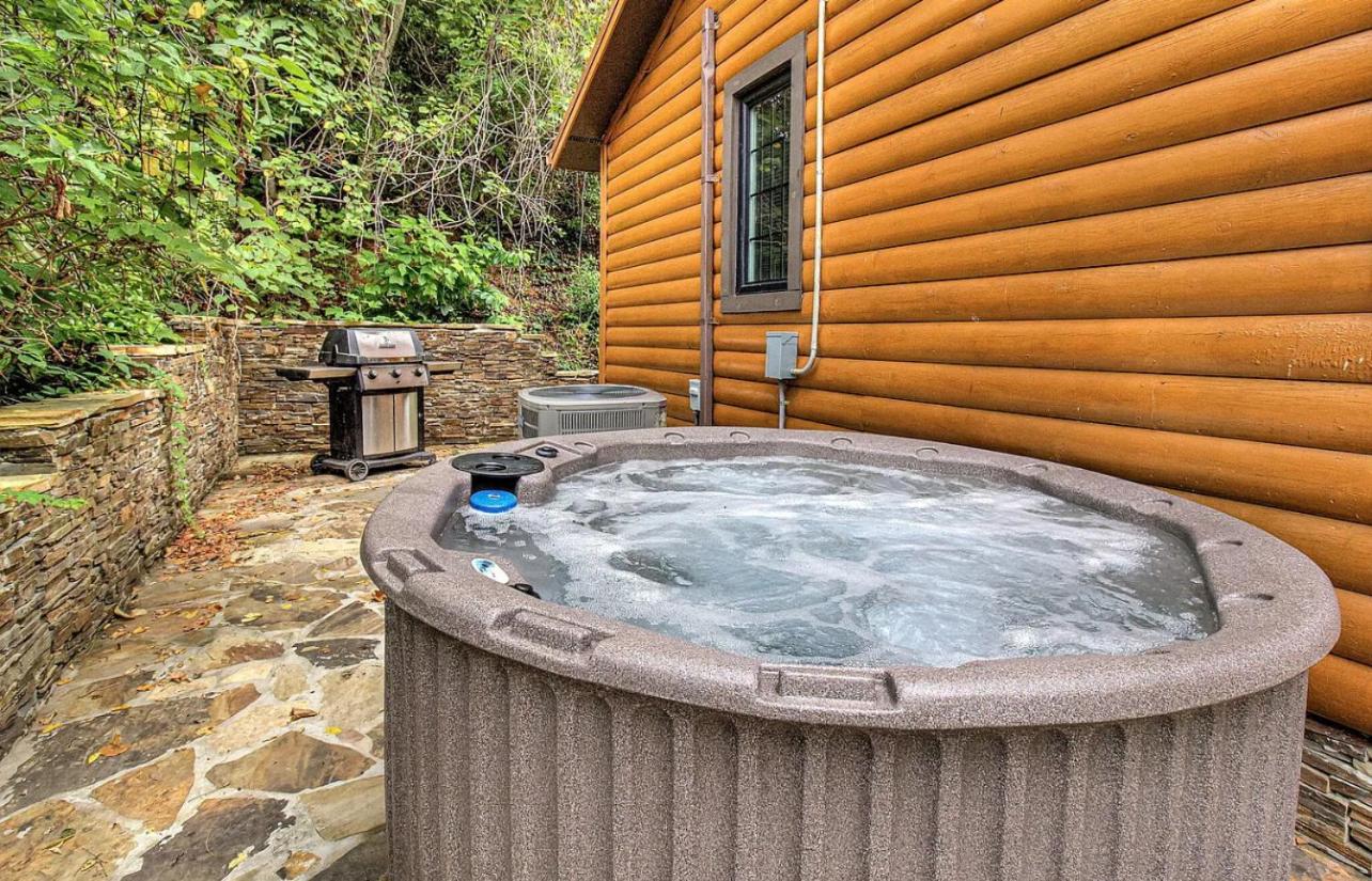 A Secluded Hideaway 3 bedroom 3 bath located in Gatlinburg view 2