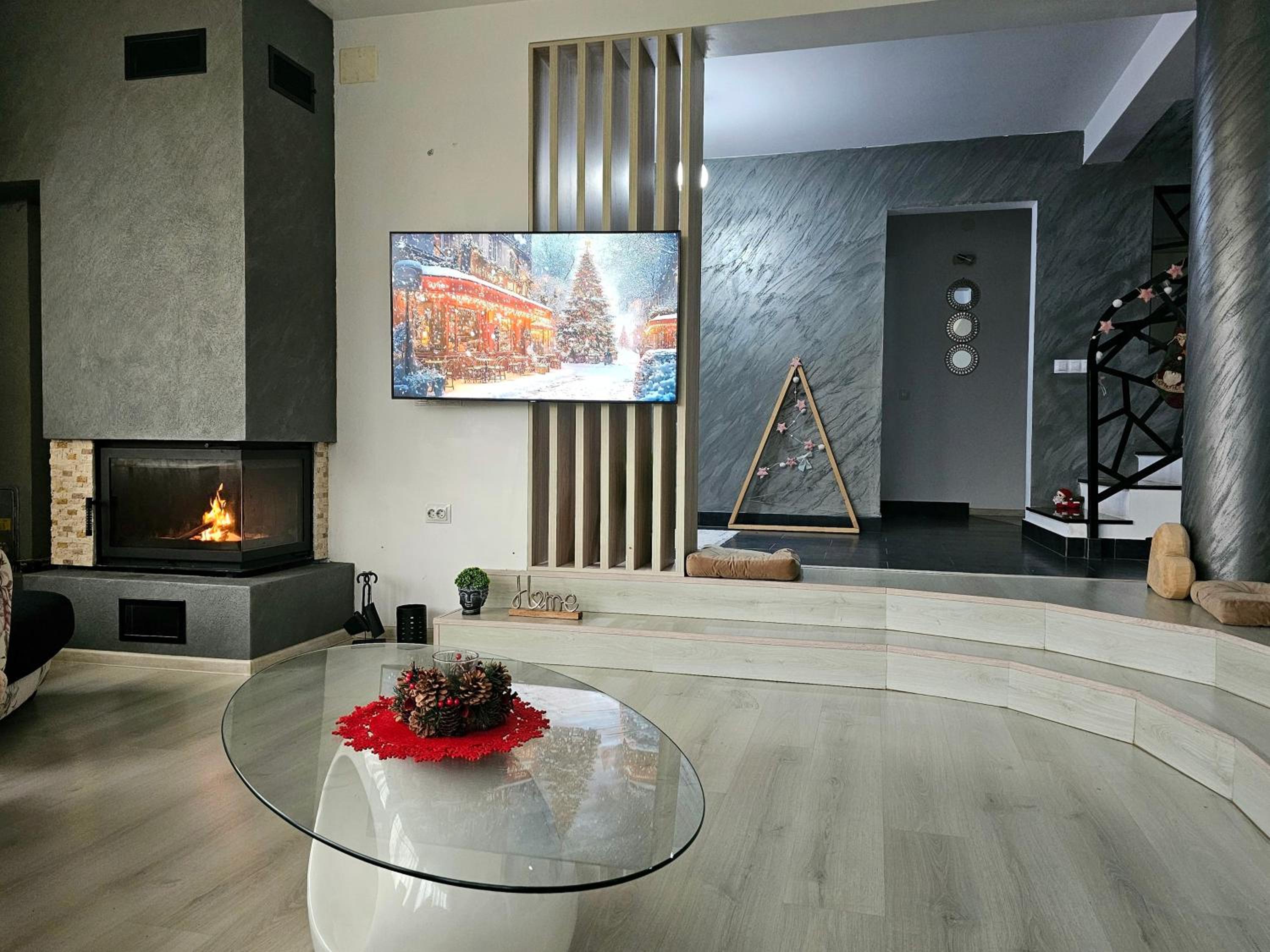 Brit House Pitesti X view 2