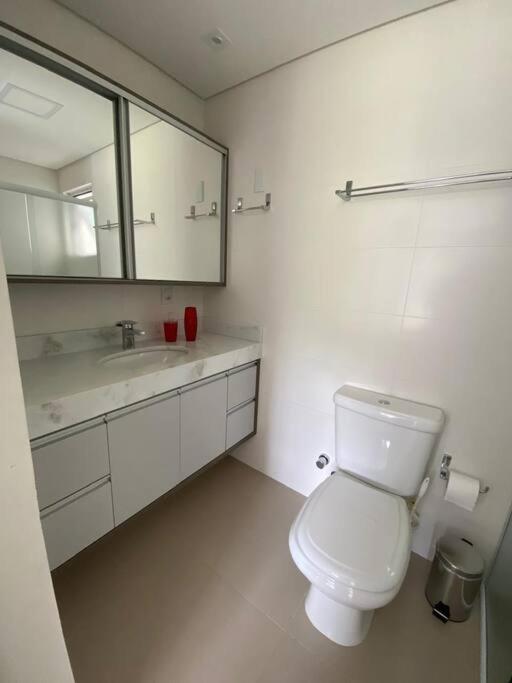 Apartamento Moderno com Vista para a Natureza