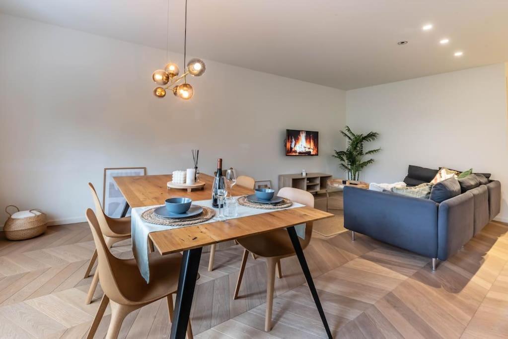 Chic Oud-Zuid Apartment steps from Vondelpark & Museums with View