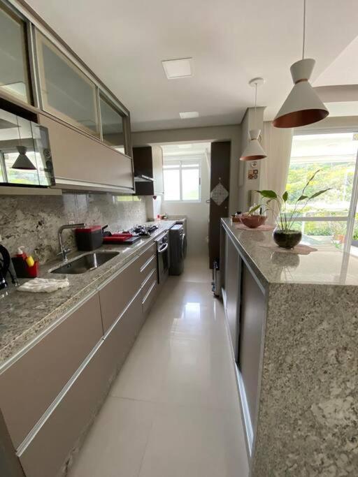 Apartamento Moderno com Vista para a Natureza