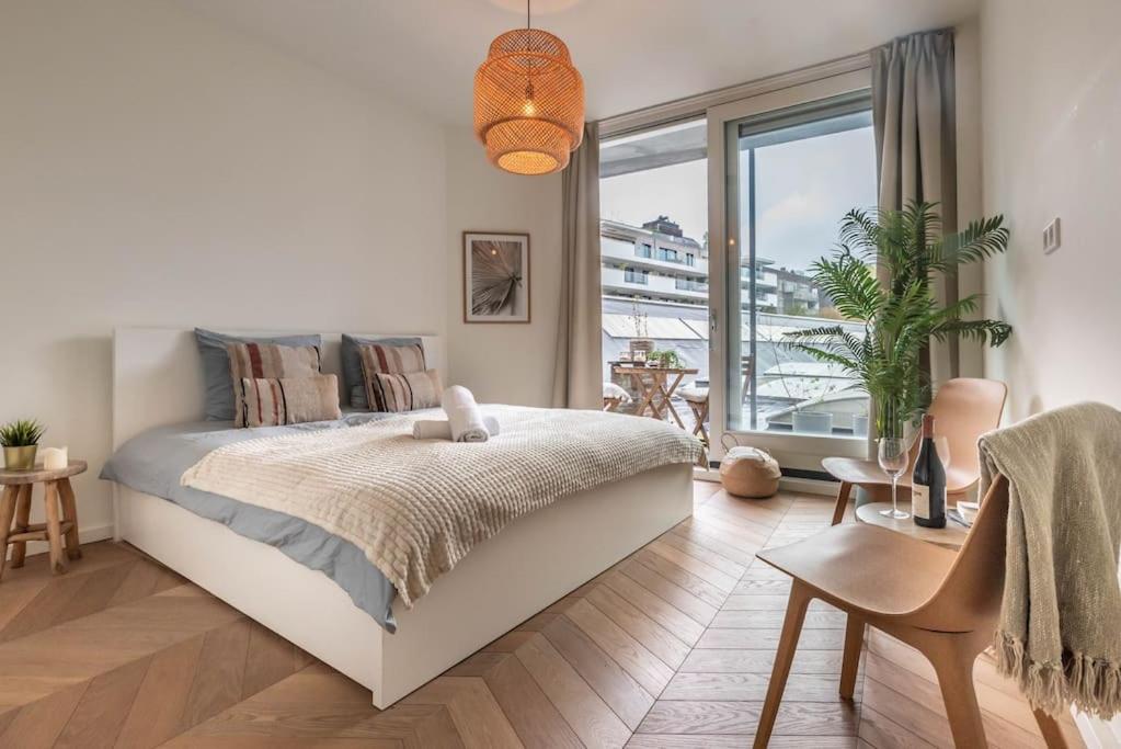 Chic Oud-Zuid Apartment steps from Vondelpark & Museums with View