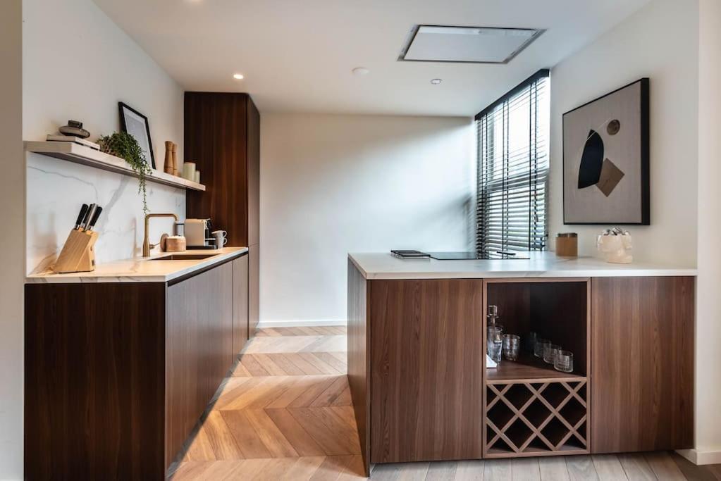 Chic Oud-Zuid Apartment steps from Vondelpark & Museums with View
