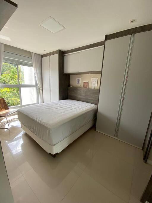 Apartamento Moderno com Vista para a Natureza