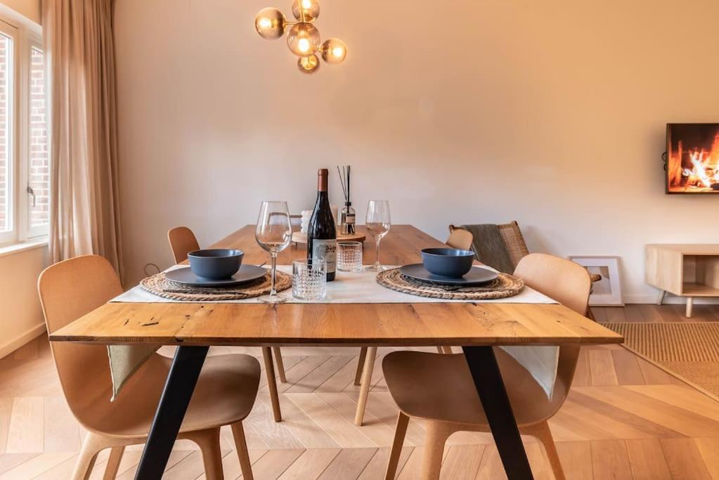 Chic Oud-Zuid Apartment steps from Vondelpark & Museums with View
