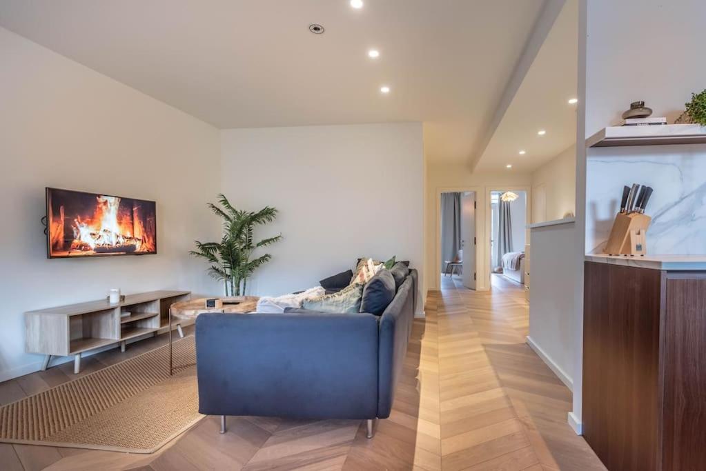 Chic Oud-Zuid Apartment steps from Vondelpark & Museums with View