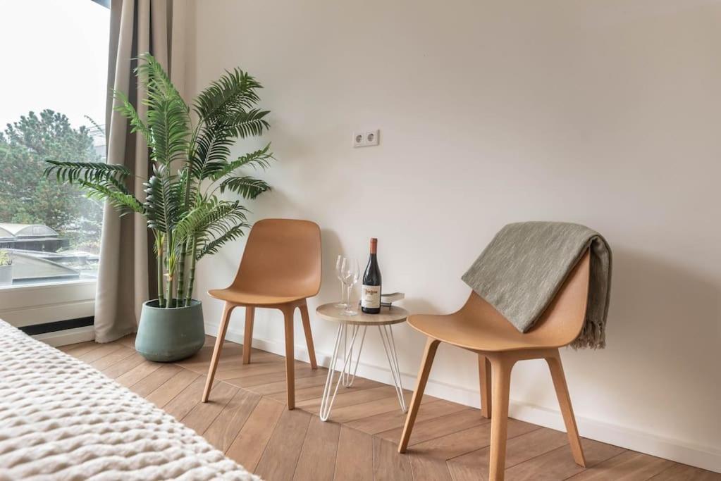 Chic Oud-Zuid Apartment steps from Vondelpark & Museums with View