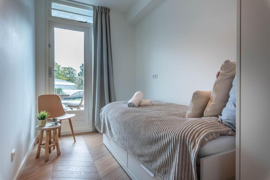 Chic Oud-Zuid Apartment steps from Vondelpark & Museums with View