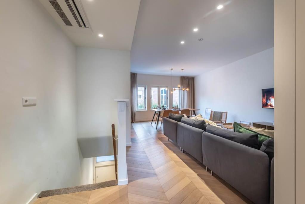 Chic Oud-Zuid Apartment steps from Vondelpark & Museums with View