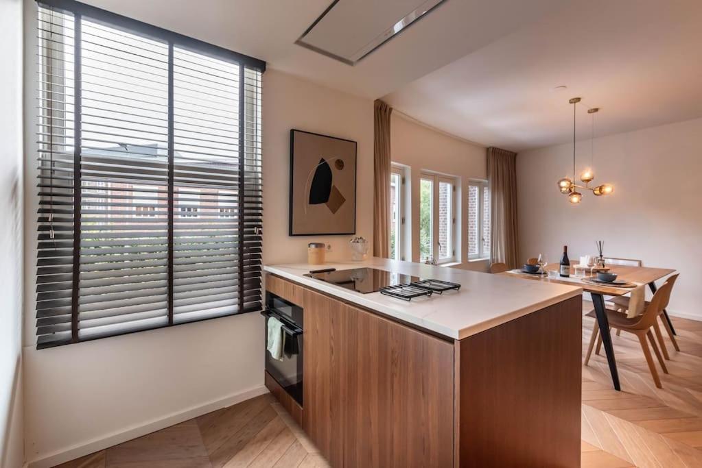 Chic Oud-Zuid Apartment steps from Vondelpark & Museums with View