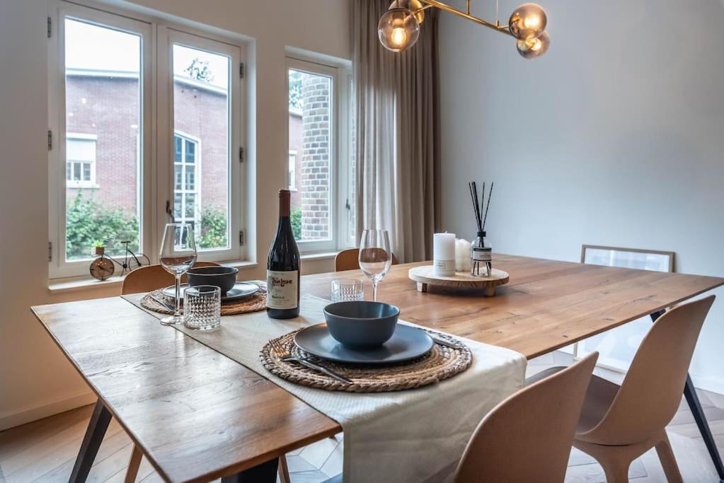 Chic Oud-Zuid Apartment steps from Vondelpark & Museums with View