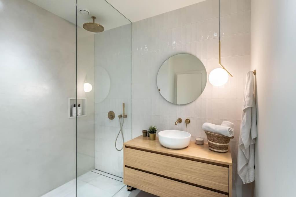 Chic Oud-Zuid Apartment steps from Vondelpark & Museums with View
