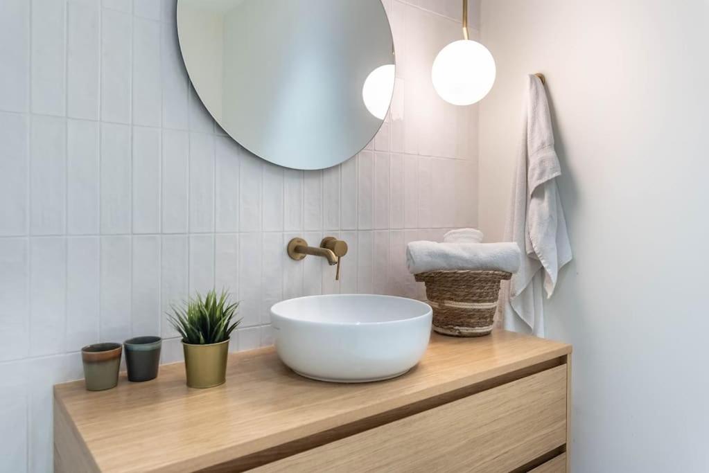 Chic Oud-Zuid Apartment steps from Vondelpark & Museums with View