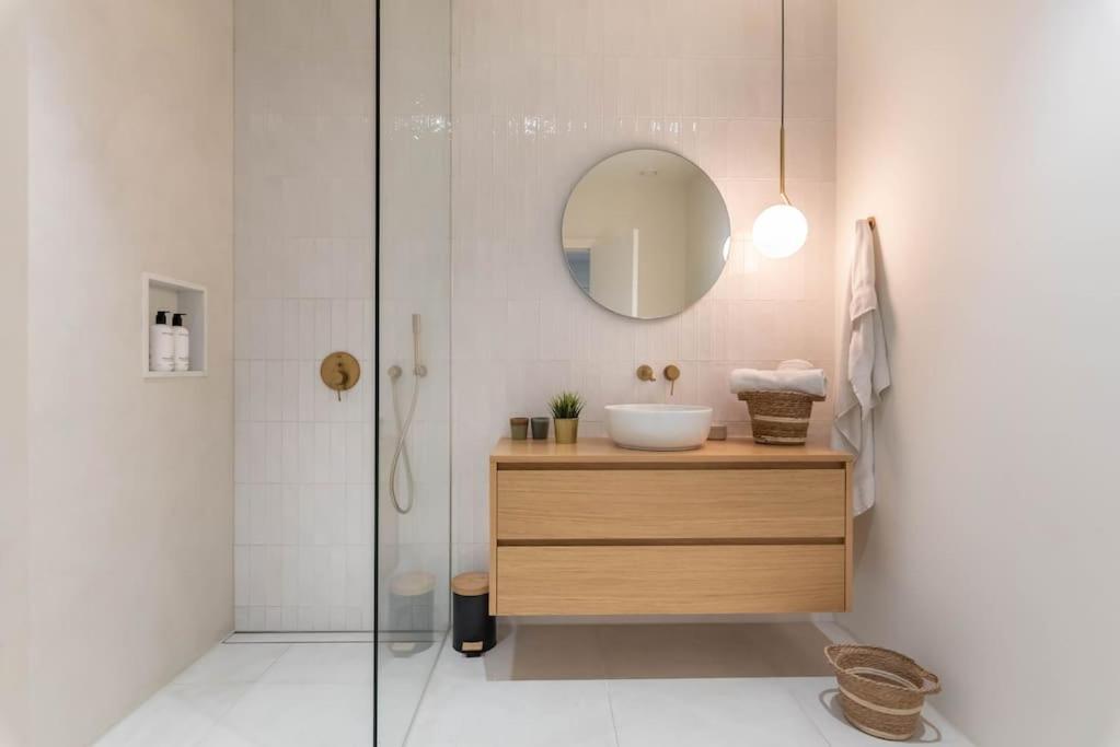 Chic Oud-Zuid Apartment steps from Vondelpark & Museums with View