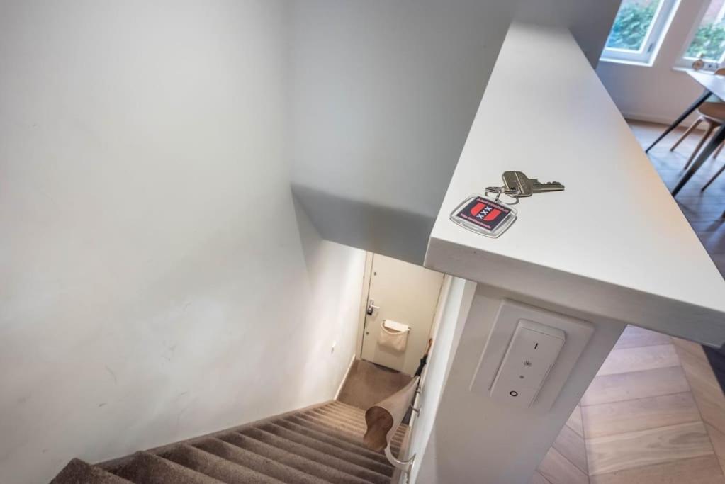 Chic Oud-Zuid Apartment steps from Vondelpark & Museums with View