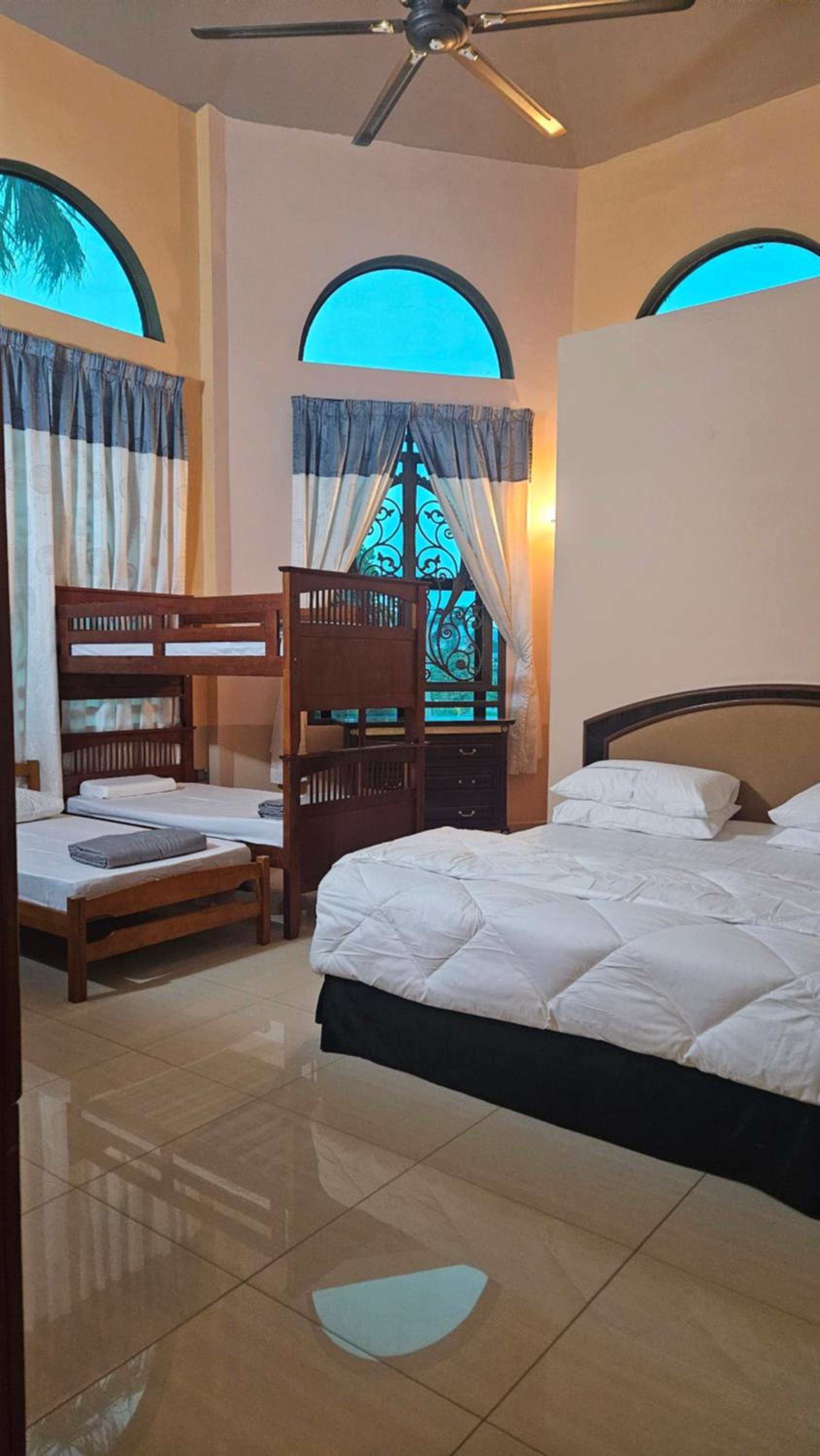Mount Lake Villa photo 2