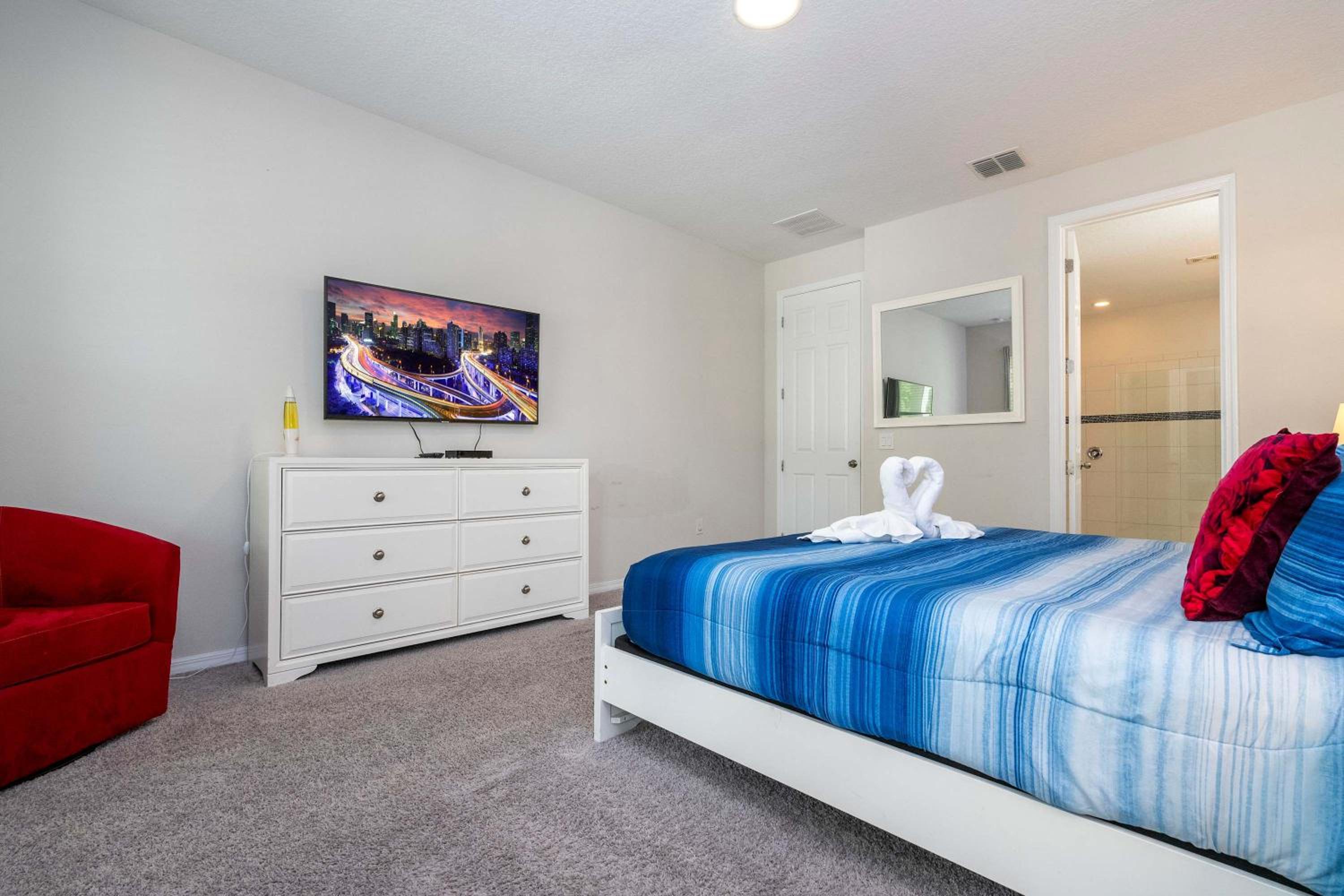 Beautiful 5 Bed Home in Solara with Private Pool view 2