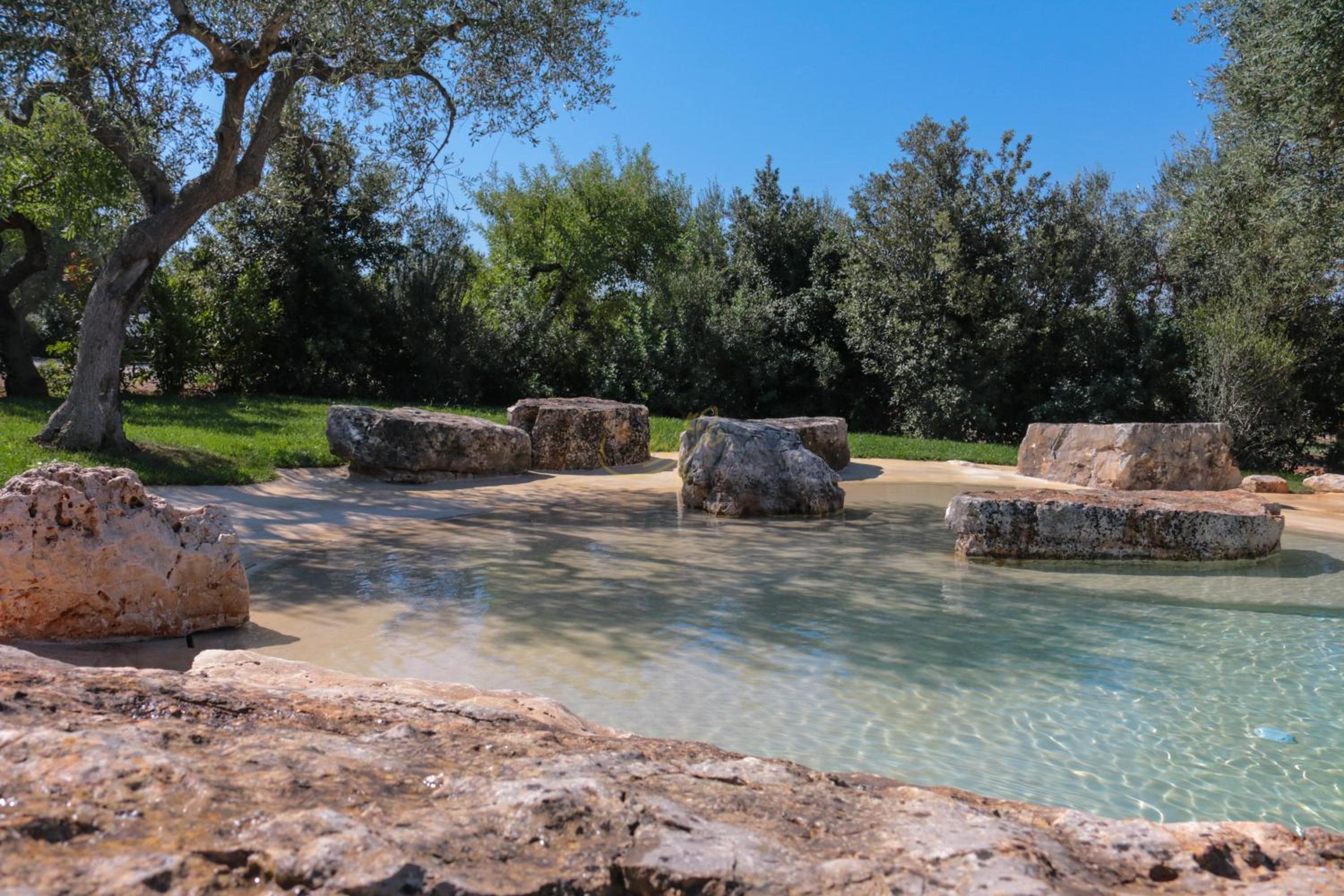 TD Trulli di Montaltino with Stunning Huge Pool view 2