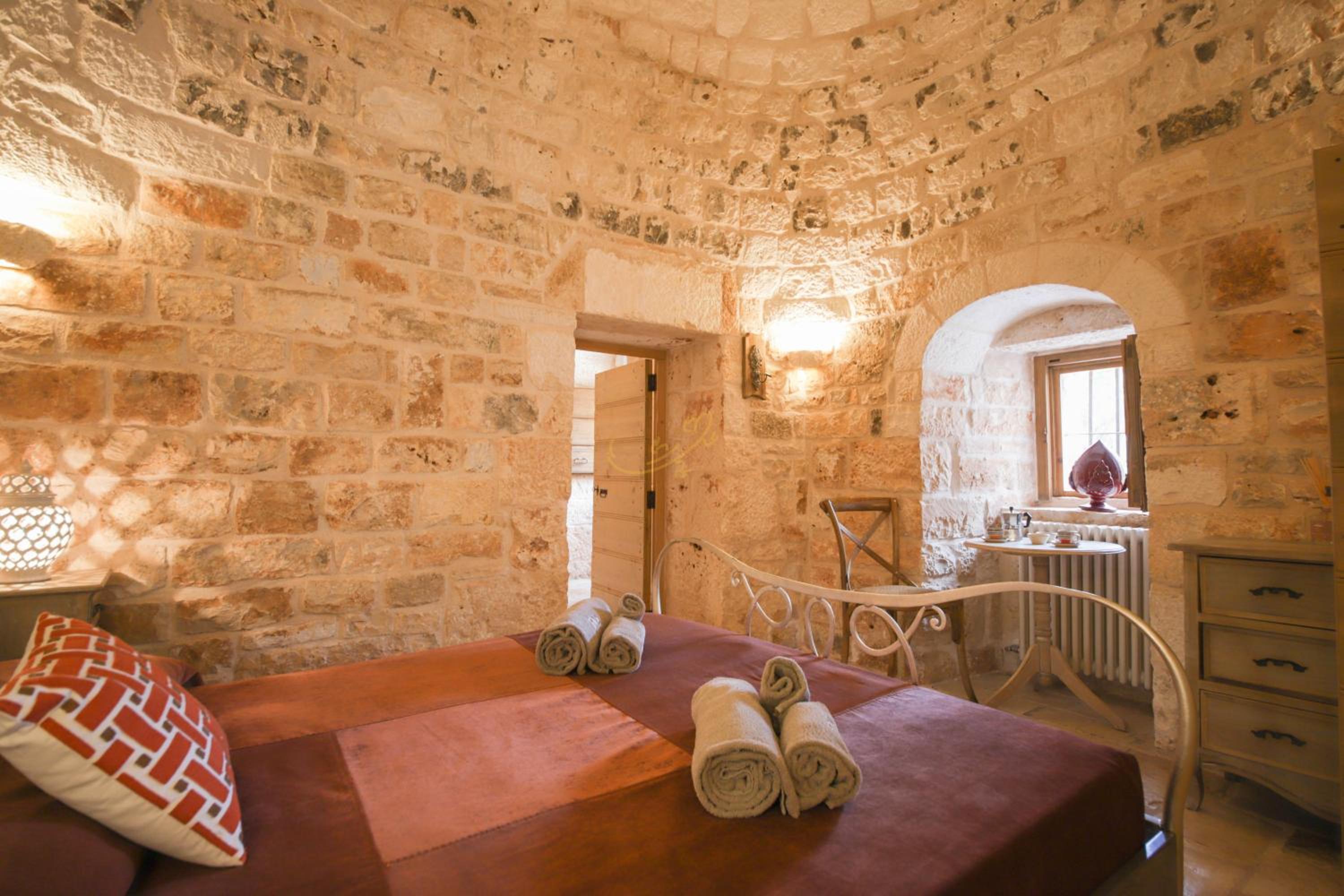 TD Trulli di Montaltino with Stunning Huge Pool view 4