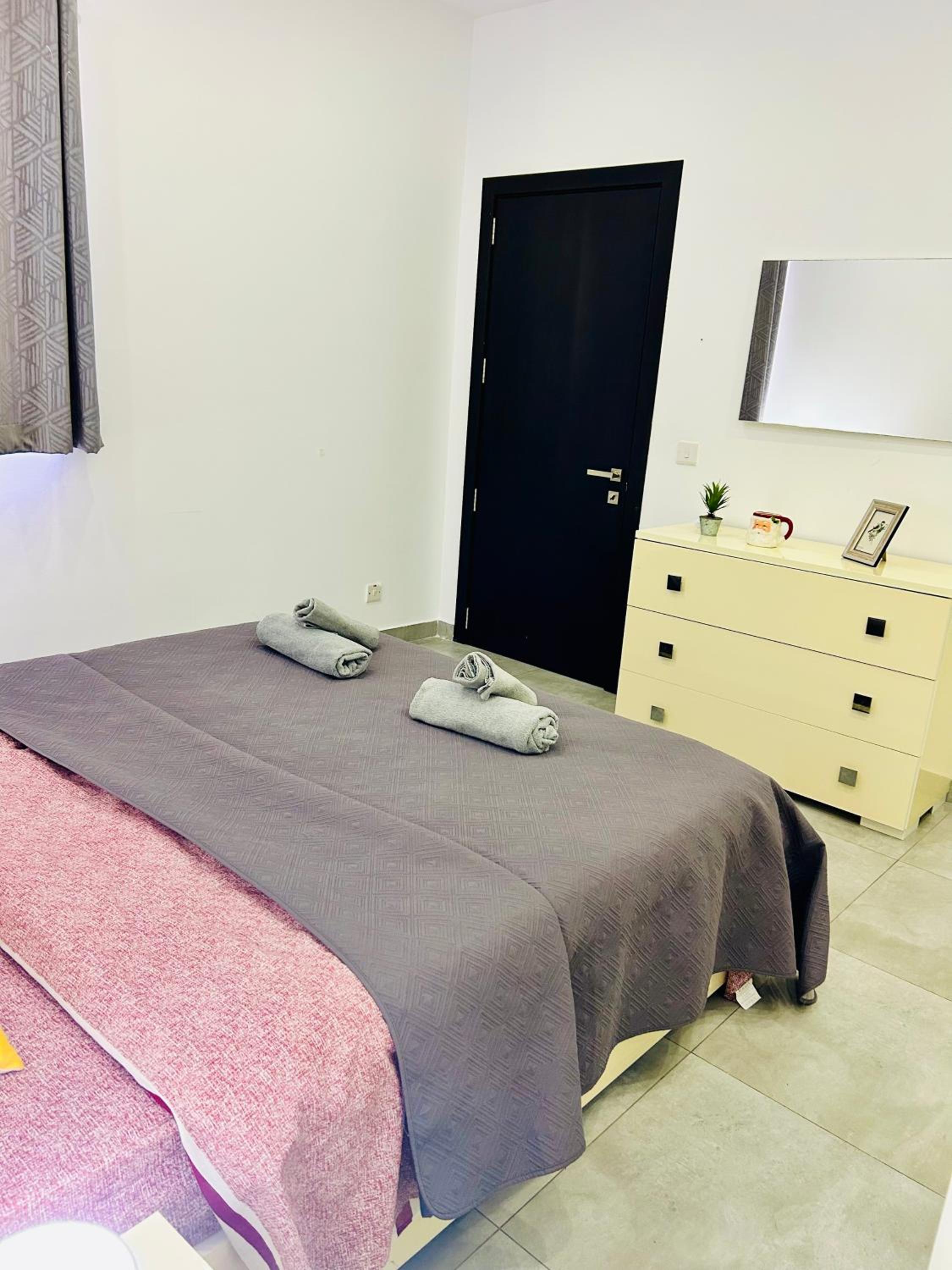Cosy Seaside APT, 200m from the Seafront view 5