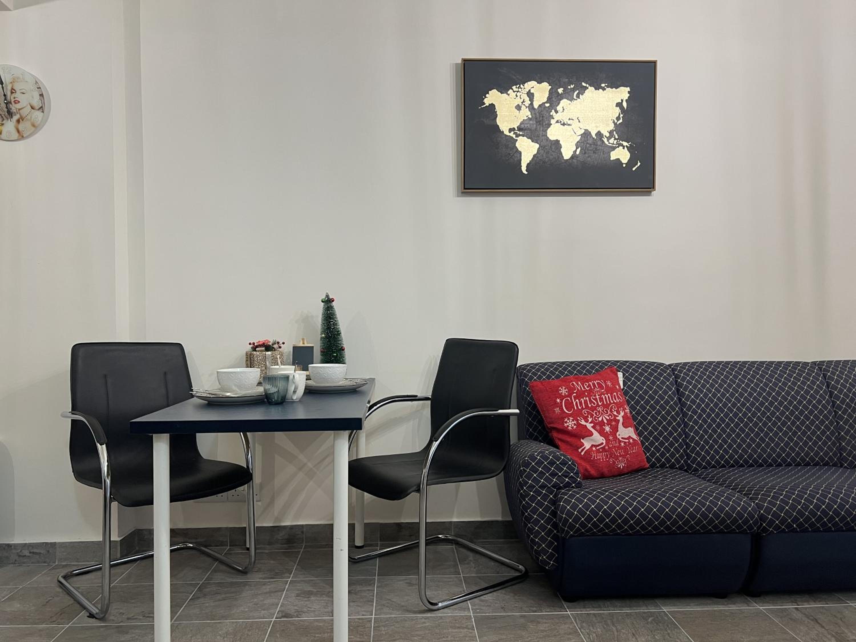 1 room apartment on the 1st line
