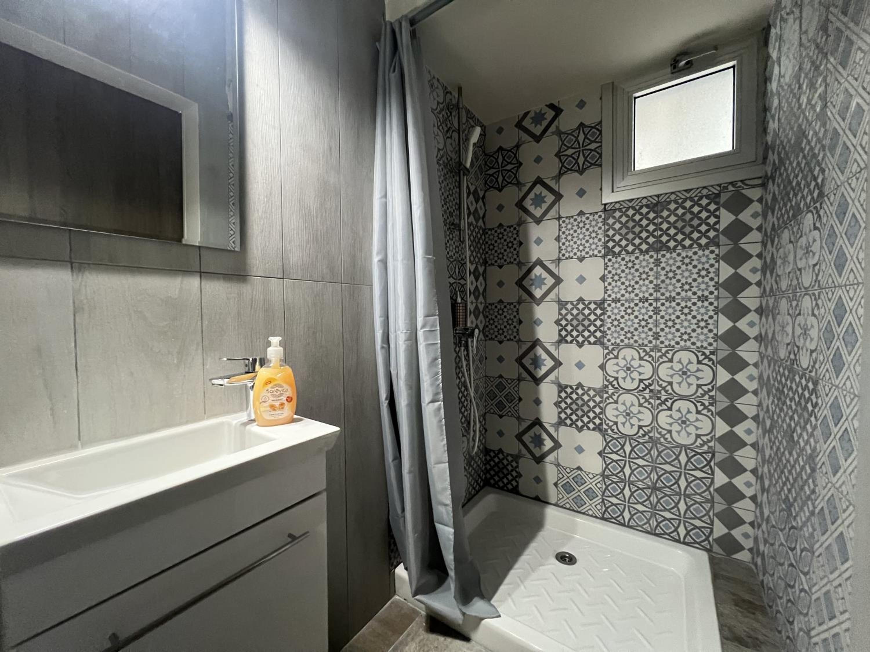 1 room apartment on the 1st line