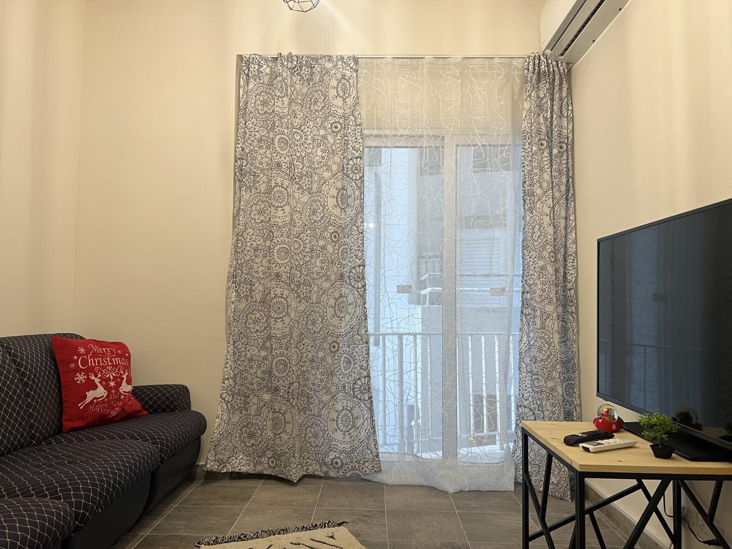 1 room apartment on the 1st line